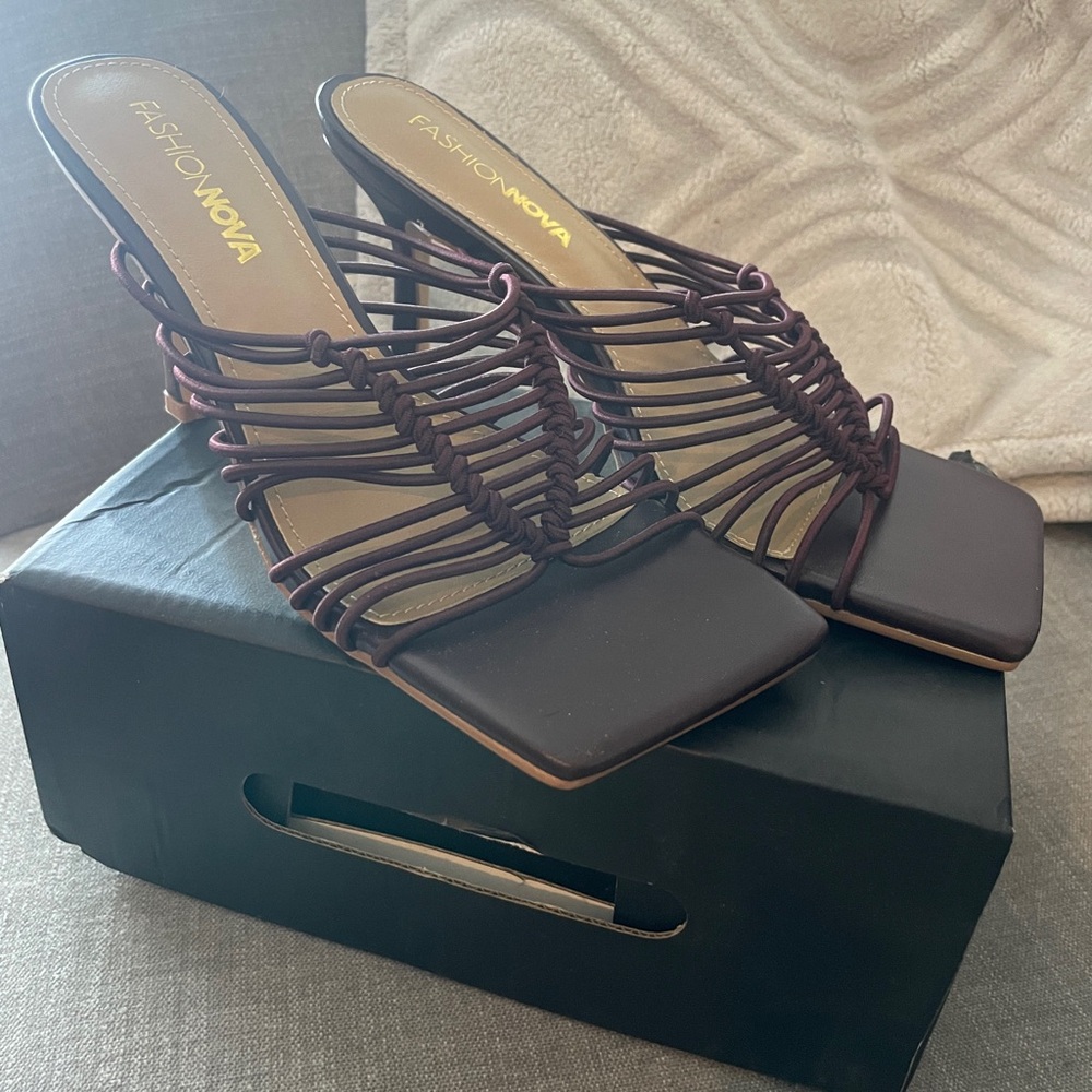 Fashion Nova Women's Feeling Like Friday Heels Chocolate